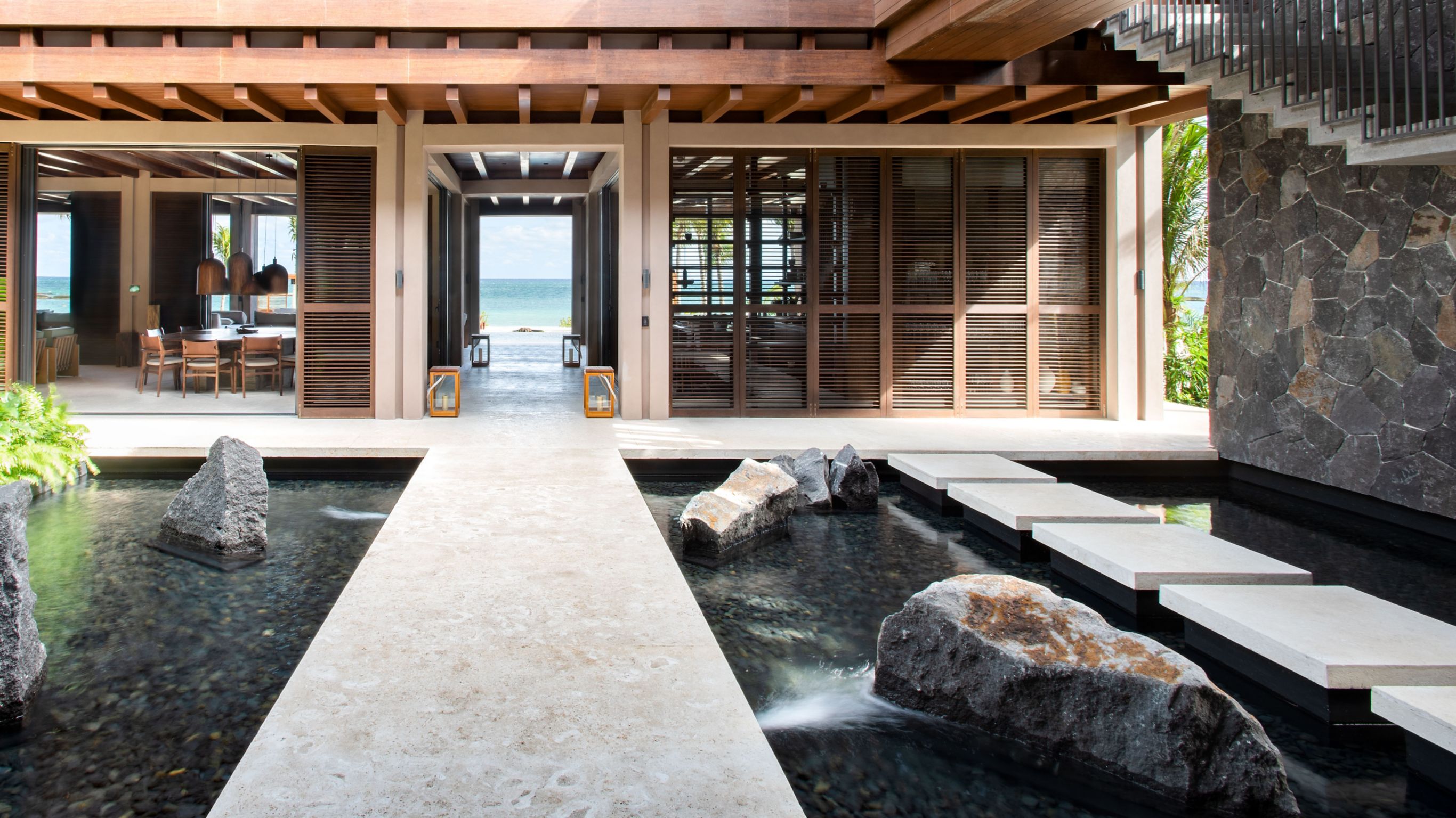 Beachfront Villa_Courtayrd with fountain and greenery 